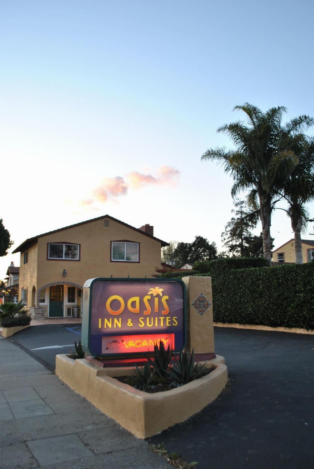 Oasis Inn and Suites Main image