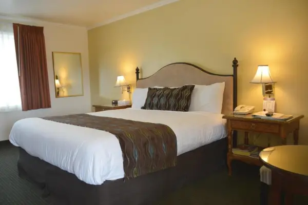 Oasis Inn and Suites 7