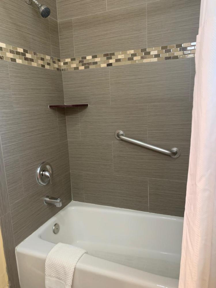 Deluxe Family Suite at Oasis Inn and Suites, photo 3